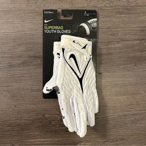 Nike YOUTH Superbad 6.0 Football Gloves N1002024 Size Small Brand New
